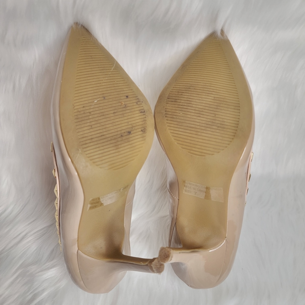 Nude patent leather heels gold studs. - Picture 7 of 8